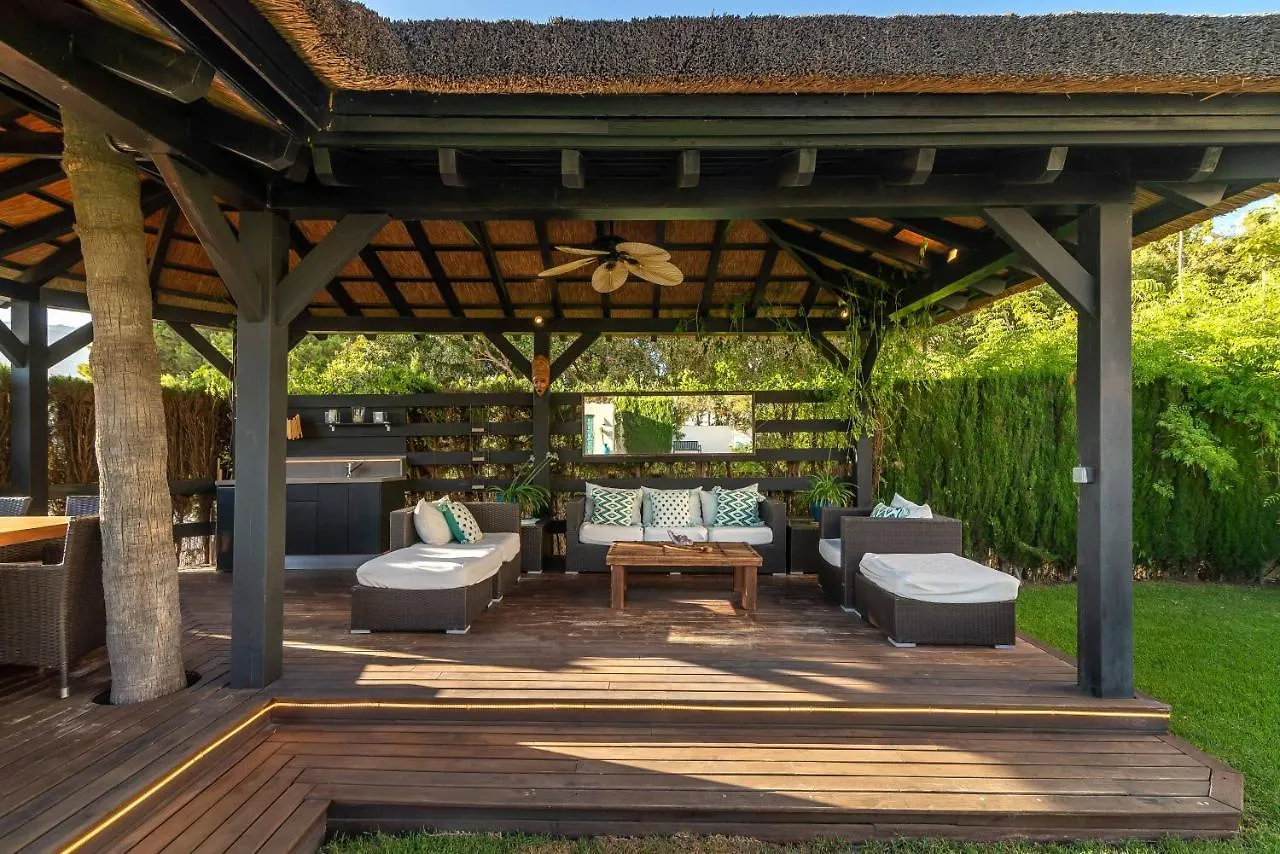Ocean Views Luxury Villa Next To Beach location