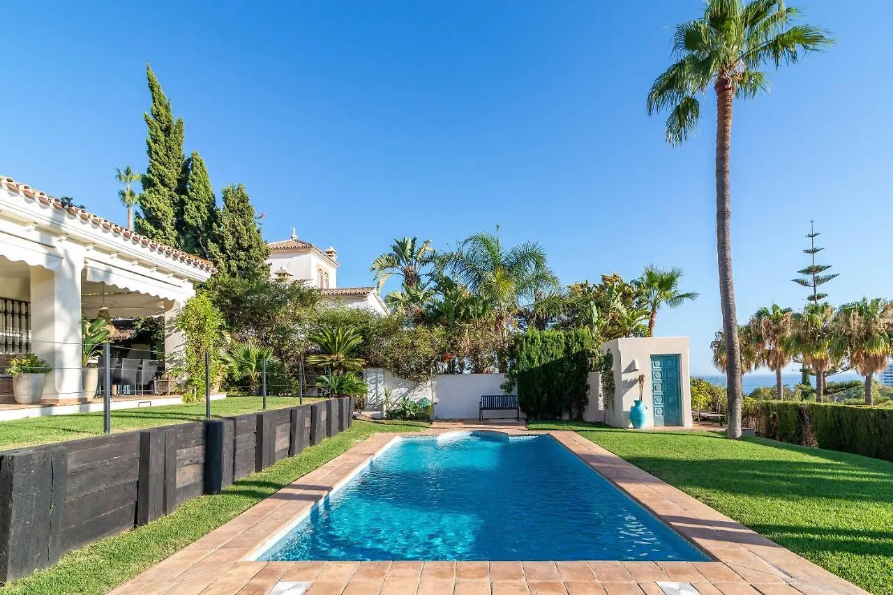 Ocean Views Luxury Villa Next To Beach ベナルマデナ