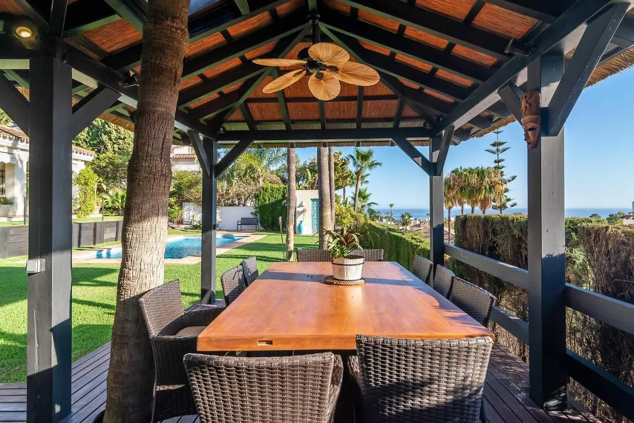 Ocean Views Luxury Villa Next To Beach ベナルマデナ